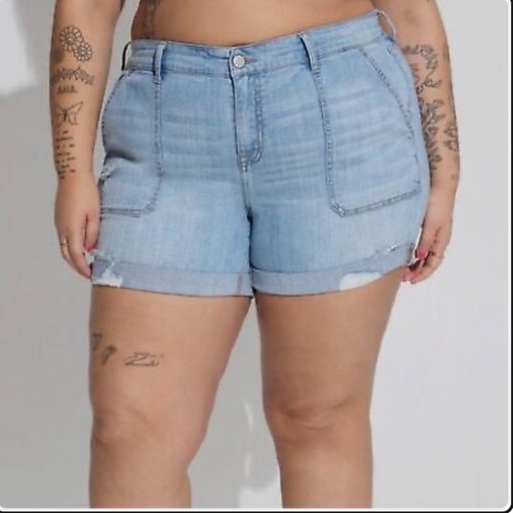 TORRID Vintage Stretch Mid-Rise Shorts Medium Wash Size 18 - Picture 1 of 8